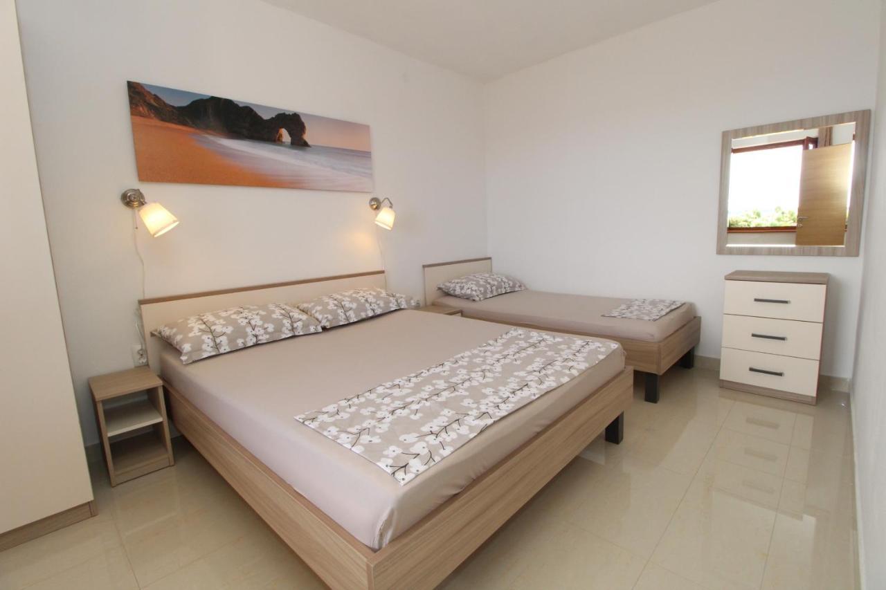 Apartments By The Sea Mandre, Pag - 6284 Kolan Exterior foto
